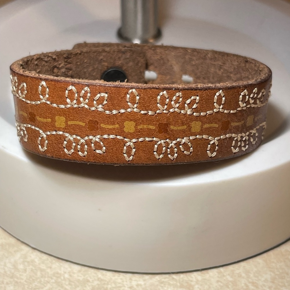 Leather bracelet